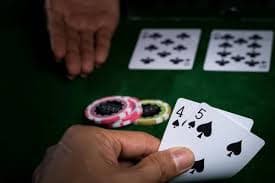 Filipino bettor placing a live sports wager on 007jili via mobile browser